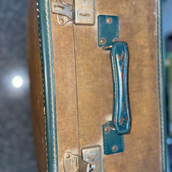 Bernina Sewing Machine 121 Green Excellent Working & Well Maintained W/ Extras - Picture 11 of 12